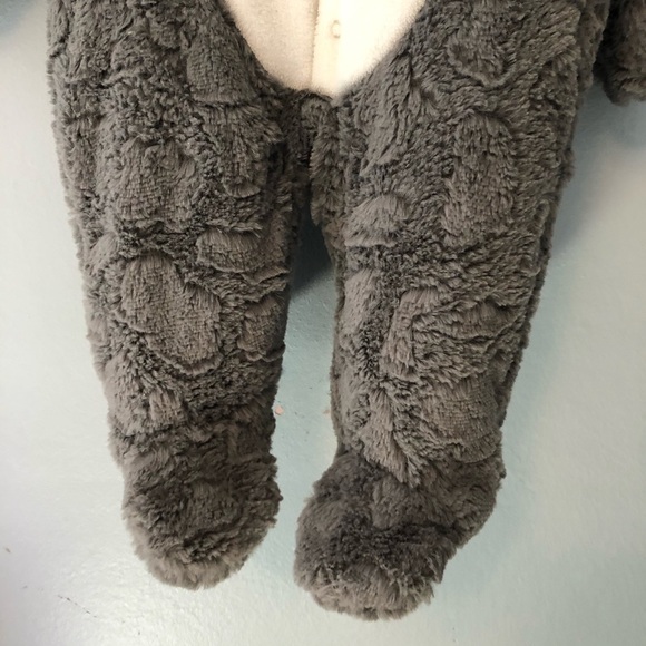 Babies R Us Penguin snowsuit size 6 months - Picture 9 of 11